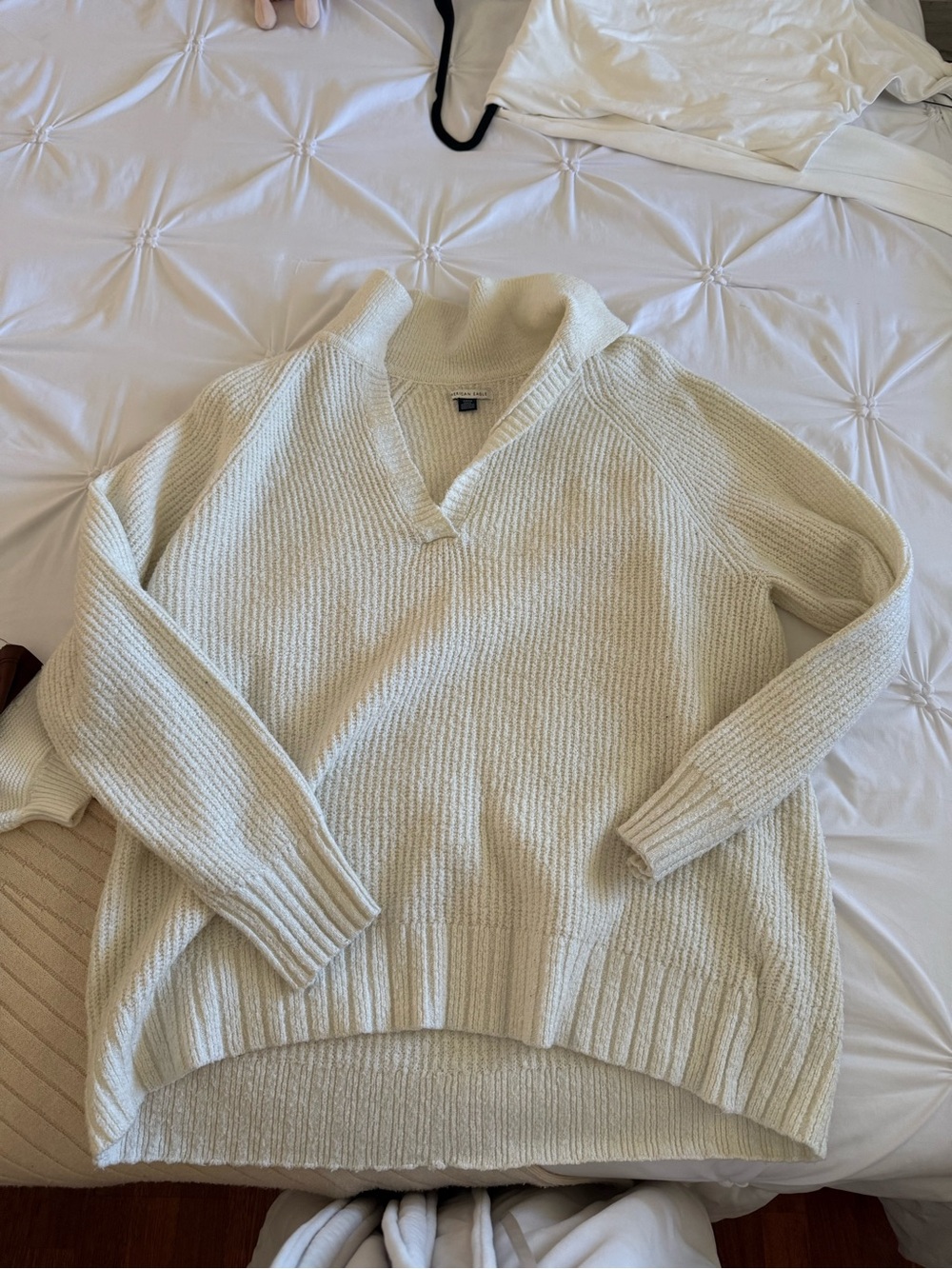 American Eagle Over Sized Cream V-Neck Ribbed Women's Sweater